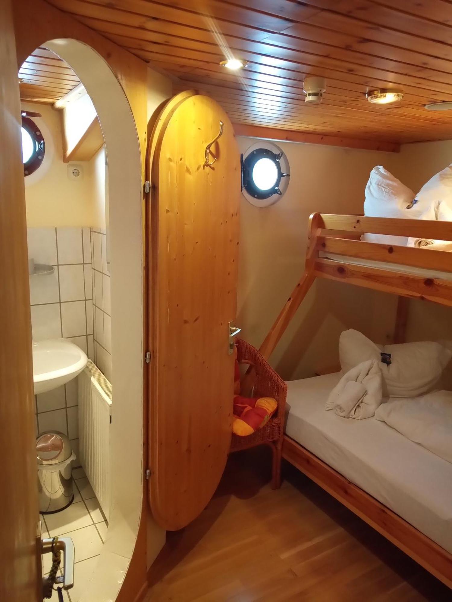 Kuestenmotorschiff Aventura BRE Extérieur photo